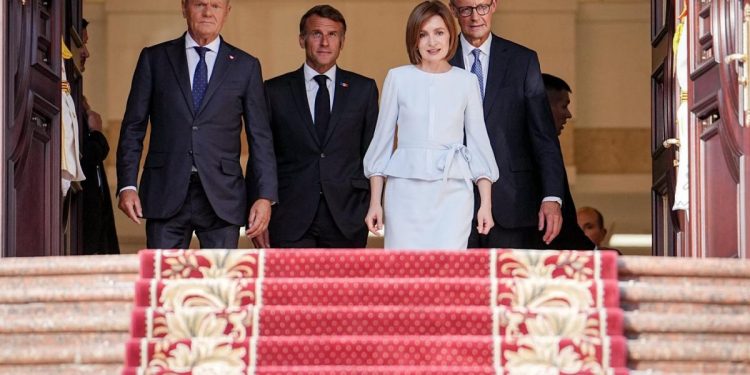 Moldova sub presiunea Rusiei PE ii cere lui Putin retragerea trupelor