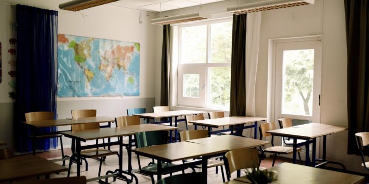 Profesorii protestez la Guvern n prima zi de scoal