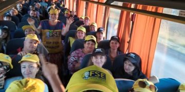 Profesorii sosesc cu autocarele la protestul din Bucuresti