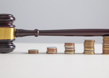 Proiectul pensiilor speciale pentru magistrati aprobat automat