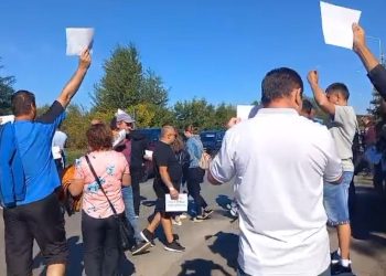 Protest la ArcelorMittal Hunedoara siderurgisti pe strada