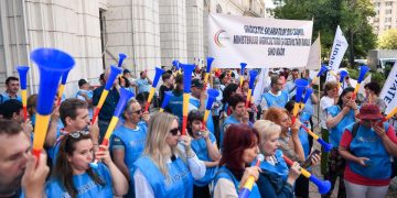Protest la Ministerul de Finante angajatii cer negocieri