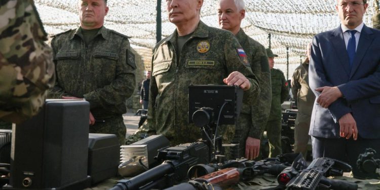 Putin, în uniformă de camuflaj la finalul „Zapad-2025” 1 Putin in uniforma de camuflaj la finalul Zapad 2025