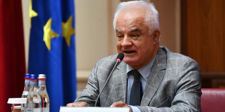 Riscam o criza ca in Grecia fara bani de pensii