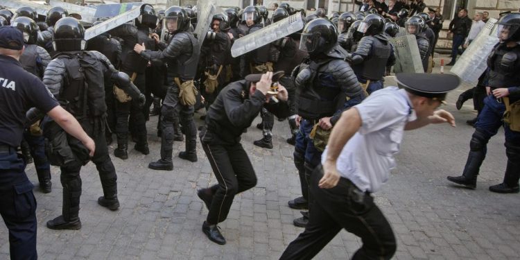 Rusia lui Putin pregateste proteste violente in Moldova
