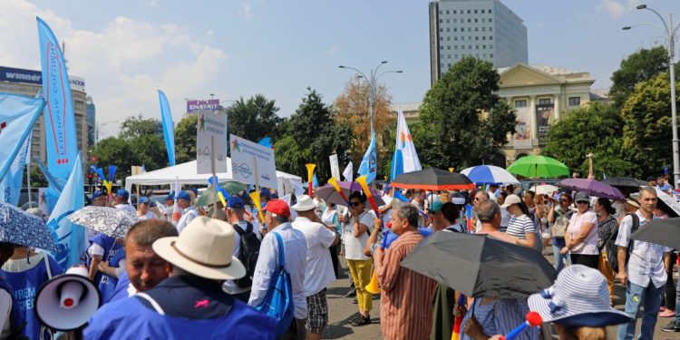 Sindicalistii din administratia publica protesteaza luni in Bucuresti