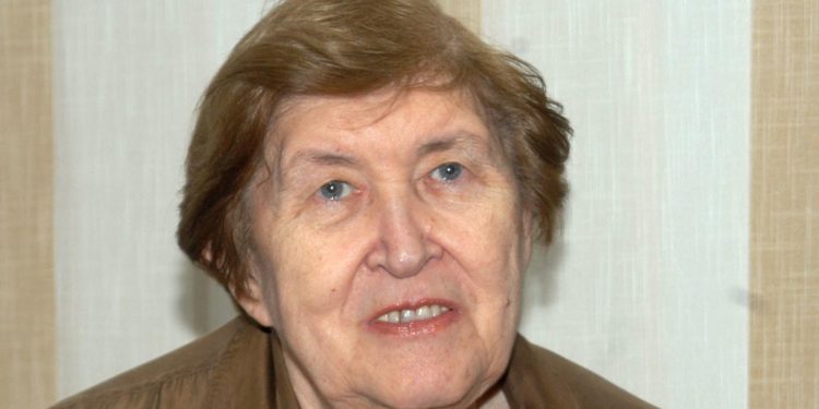 Steluta Coposu sora lui Corneliu Coposu decorata de Nicusor Dan