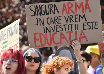 Studenii contesta masurile de austeritate