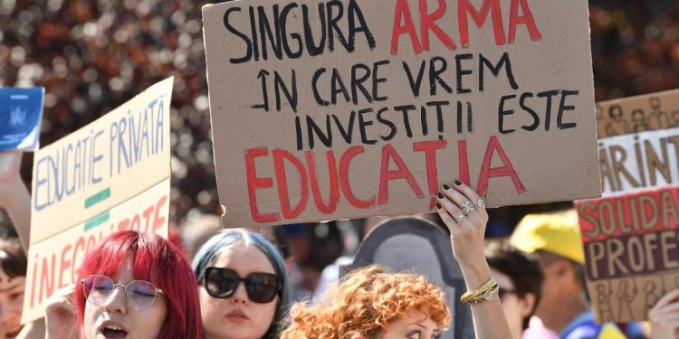 Studenii contesta masurile de austeritate