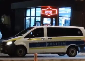 Tanara de 23 de ani injunghiata in fata copiilor