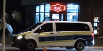 Tanara de 23 de ani injunghiata in fata copiilor