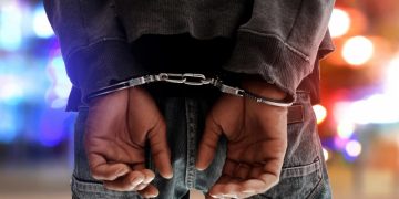 Tanarul de 17 ani arestat pentru mesaje de amenintare