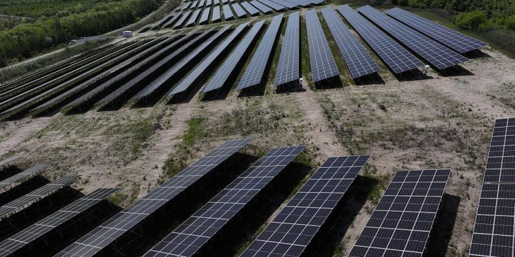 Comisia Europena sugereaza masuri pentru reducerea facturilor la electricitate