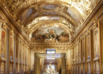 Doi suspeci arestai pentru furtul de la Muzeul Luvru