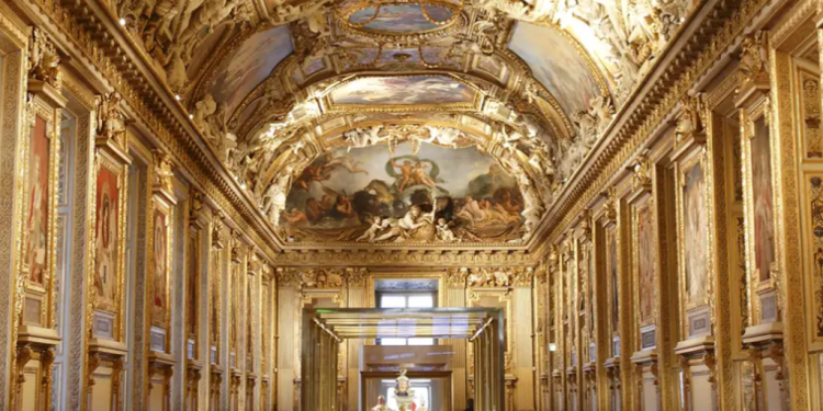 Doi suspecți arestați pentru furtul de la Muzeul Luvru 1 Doi suspeci arestai pentru furtul de la Muzeul Luvru