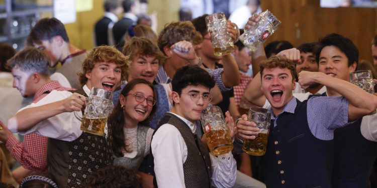 Festivalul Oktoberfest s a redeschis la Munchen