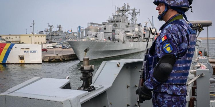 Guvernul a aprobat stagiul militar voluntar in tara