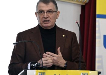 Marius Nistor solicita demisia ministrului Educatiei referendum national pentru greva