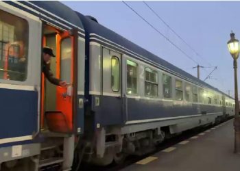 Ministrul Transporturilor critica directorii CFR pentru haosul din gari