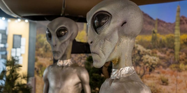 Sondaj INSCOP 26 dintre romani cred ca omul nu a fost pe Luna