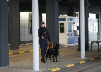 Alerta la frontiera Camion cu armament oprit la Albita