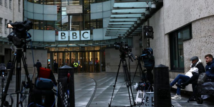 BBC ii cere scuze lui Trump dar nu l despagubeste