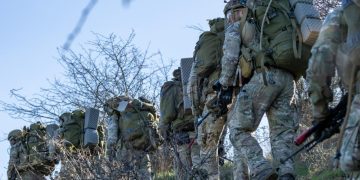Exercitiu NATO in Alba Pod plutitor rapid peste Mures