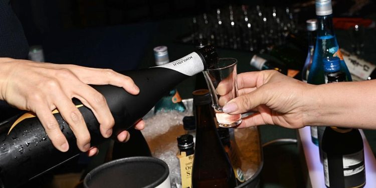 Femeile aflate în pericol pot solicita un „Angel Shot” în România. 1 Femeile aflate in pericol pot solicita un Angel Shot in Romania
