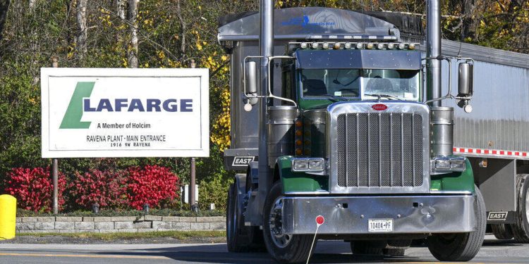 Lafarge: proces la Paris pentru finanțarea terorismului în Siria 1 Lafarge proces la Paris pentru finantarea terorismului in Siria