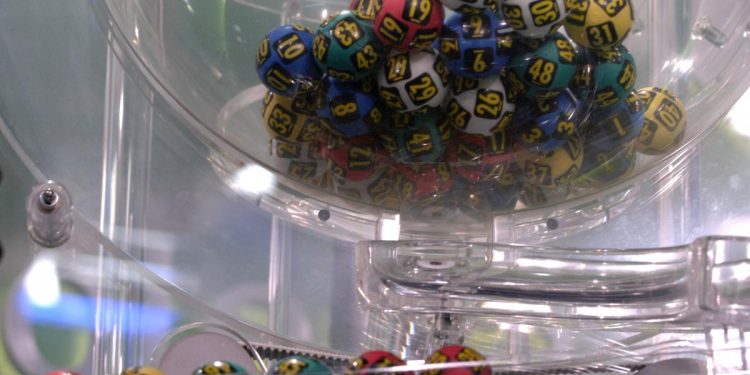 Loto 649 joi 20 noiembrie Report 7 milioane euro