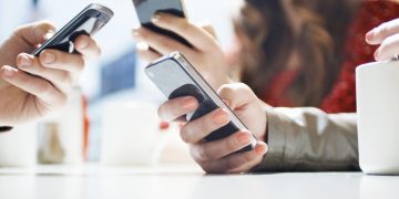Parlamentul European cere interzicerea accesului copiilor sub 16 la retele sociale
