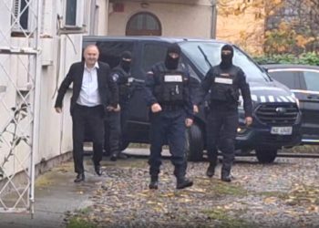 Vin la Bucuresti si mi iau sabia sau bata