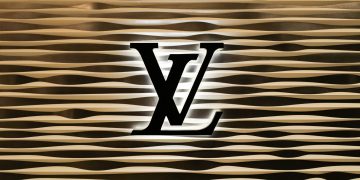 furt masiv la vuitton patru au intrat cu masina in vitrina