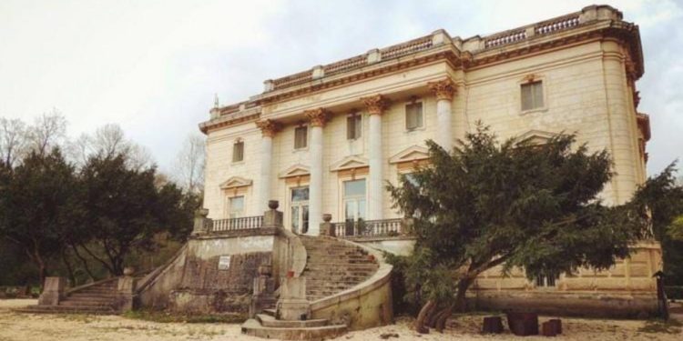Castelul de la Capalnas este de vanzare la 800000 euro
