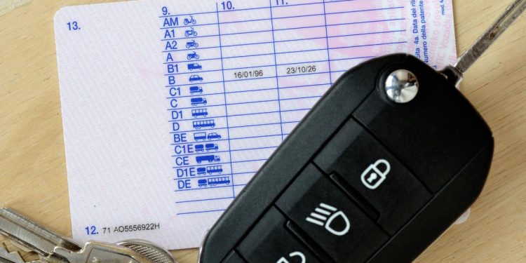 Cine poate obtine permisul auto fara sala