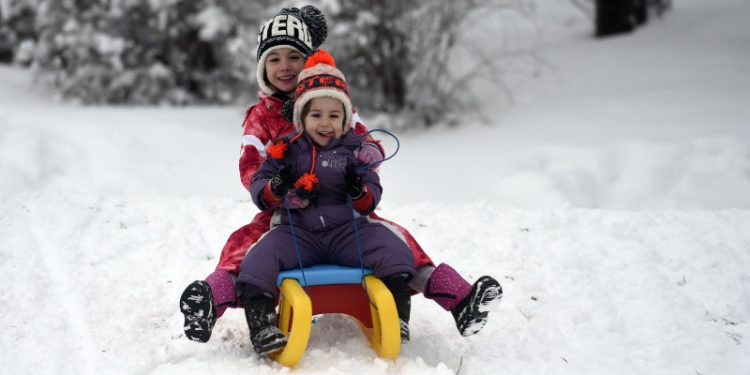 Craciunul incepe cu ninsori in sudul tarii