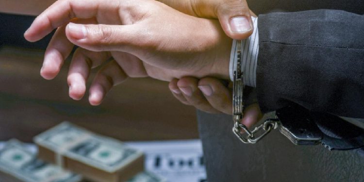 Doi romani judecati pentru frauda de 14 milioane