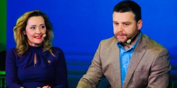 Lasconi rade de Drula Fosta sefa a rezistilor l a felicitat pe Ciucu