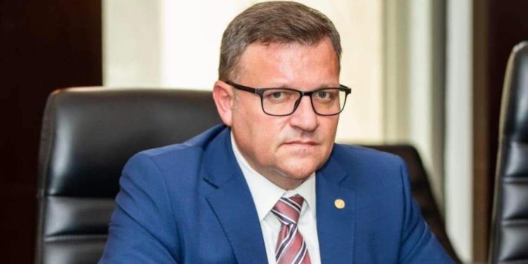 Marius Budai Premierul Bolojan trebuie sa mareasca salariul minim