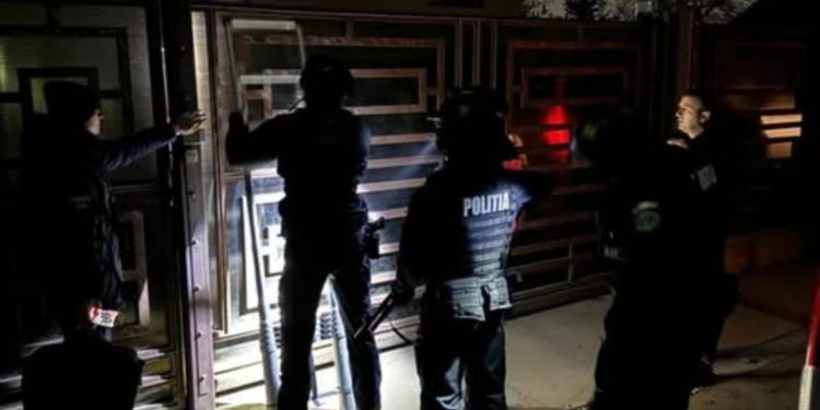 Politisti atacati cu drujba in Ajunul Craciunului