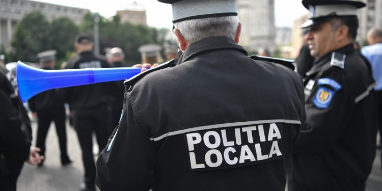 Politistii locali pot folosi echipamente foto video