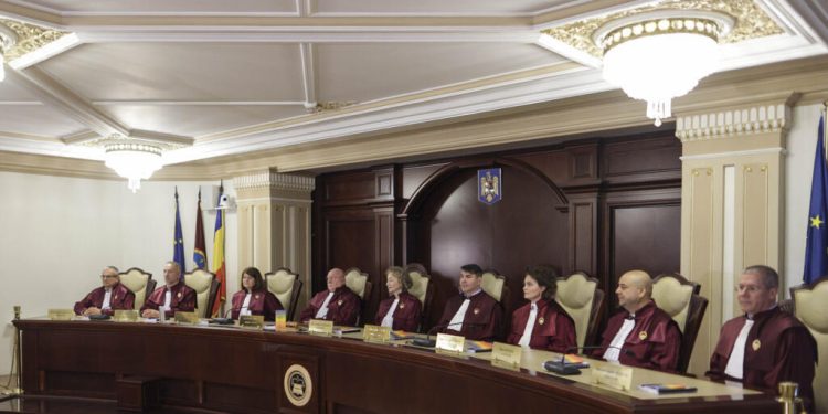 Prima reactie a celor 4 judecatori absenti de la CCR