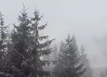Turisti blocati in refugiu in Fagaras din cauza codului rosu