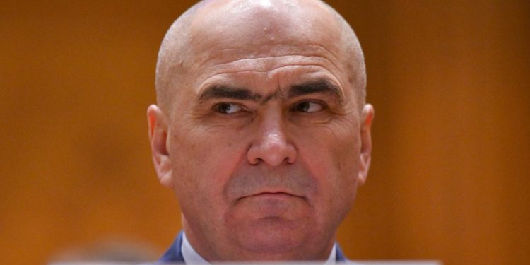 Cine sunt specialii care ocolesc interdictia de a cumula pensia cu salariul la stat Proiectul ajunge pe