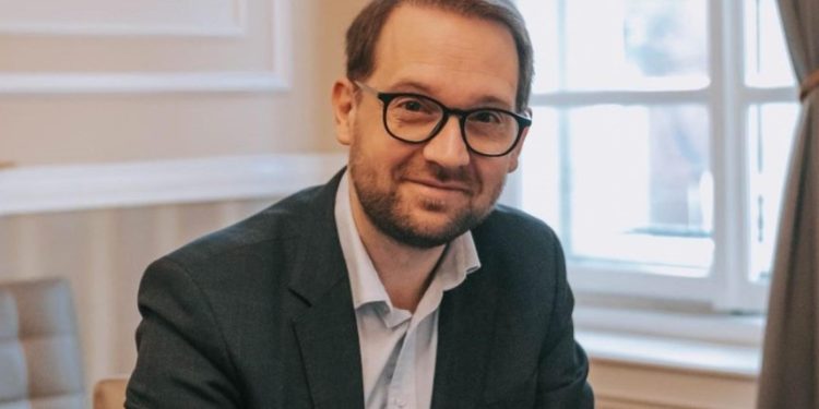 Culmea cetateniei Fritz rezistul devine roman