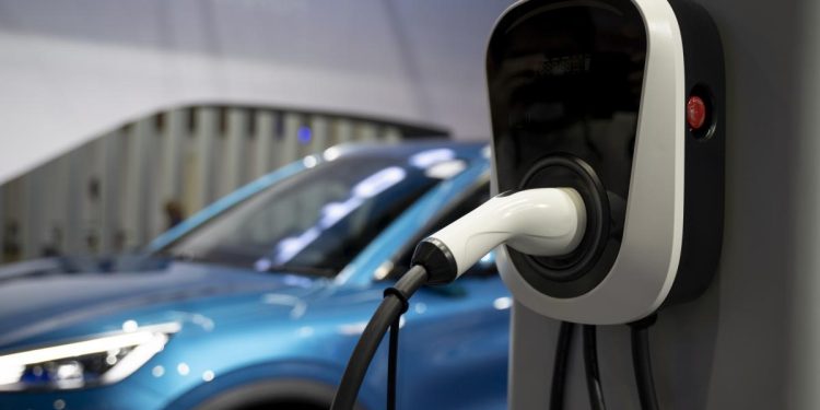 Cum explica Guvernul noile impozite pentru masinile hibride