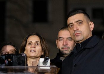 Dincolo de 50 Teama de suveranism Apel la revolta