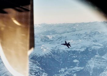 Elvetia trimite doua F 18 pentru Nicusor Dan