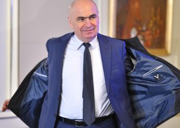 Guvernul Bolojan va interzice detasarea functionarilor Functiile din sectorul public vor fi ocupate doar prin concurs