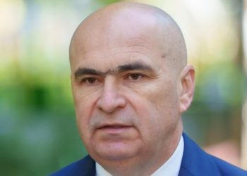 Ilie Bolojan a trimis romanii la munca dar este in concediu